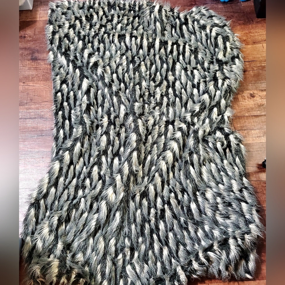 Brookstone NAP Throw Blanket Black & Gray 2 Ply Textured Design Soft 48" x 70"